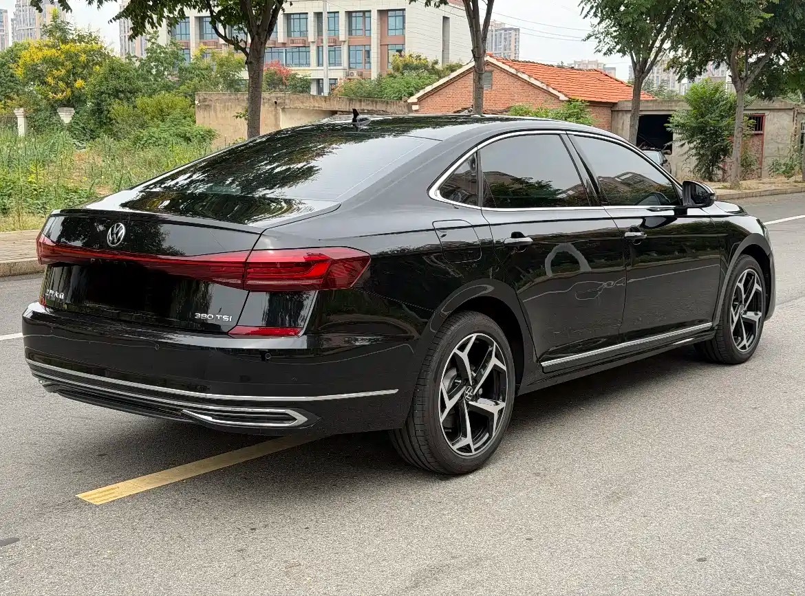 2027款帕萨特Pro，作为燃油B级轿车，最近热度回升，我的观点是，它在尽力补齐