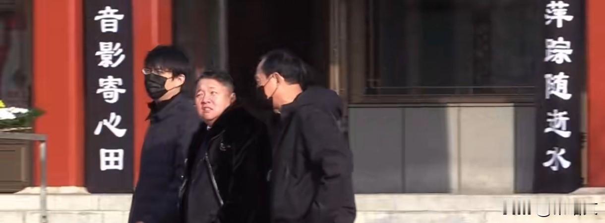 八宝山送别实锤！唐嫣父亲到场破婚变谣，罗晋停工尽孝藏真男人底色
 
前阵子还传罗