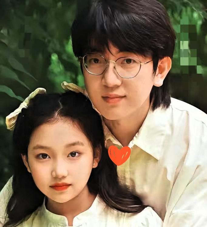 上海一男子领养了一个12岁的盲童女孩，花25万给她治眼睛，谁料女孩眼睛治好后，跪