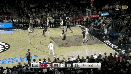 NBA哈登到底走步了没？有球迷觉得哈登用的是SOMA步，妥妥好球；也有球迷说哈登