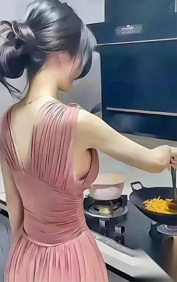 今天去嫂子家蹭饭

刚推开门就闻着香味儿钻鼻子

凑到厨房门口一看——嫂子正颠着