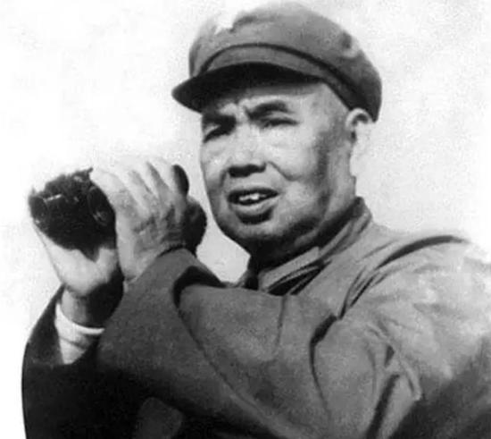 1955年，喝得半醉的许世友忽然接到从北京打来的电话，许世友带着几分酒意开口：“