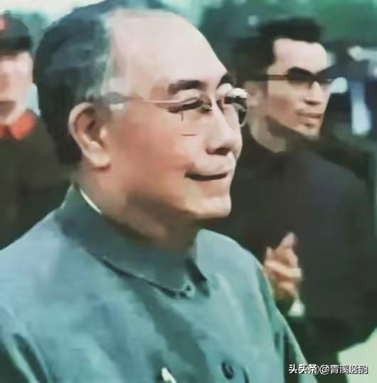 1992年，吴德在办理住院手续时，医生告知他的女儿：你父亲可享受副部级医疗待遇。