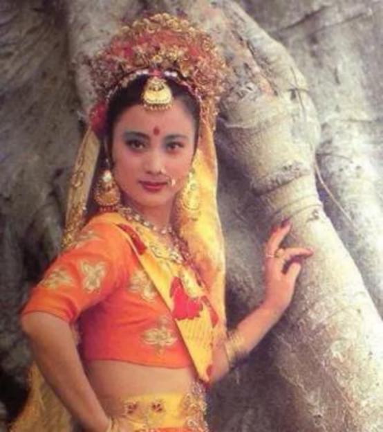 1997年，李玲玉嫁给犹太富商杰瑞，新婚夜，李玲玉开玩笑说：“你不怕我嫁给你，是