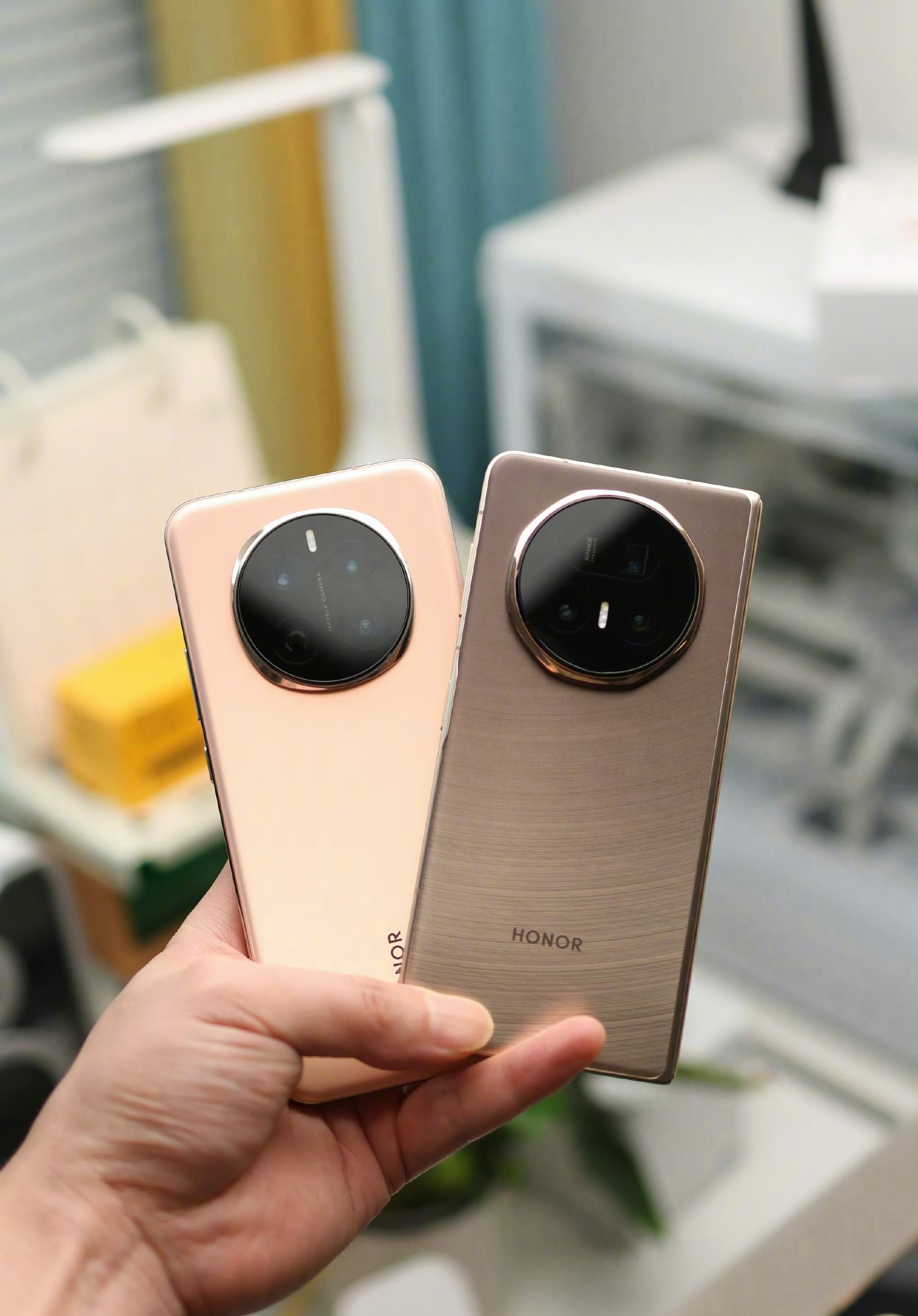 荣耀无论是在售产品还是前代产品，线条舒服，整体的设计配色都很大气，即将发布的V6