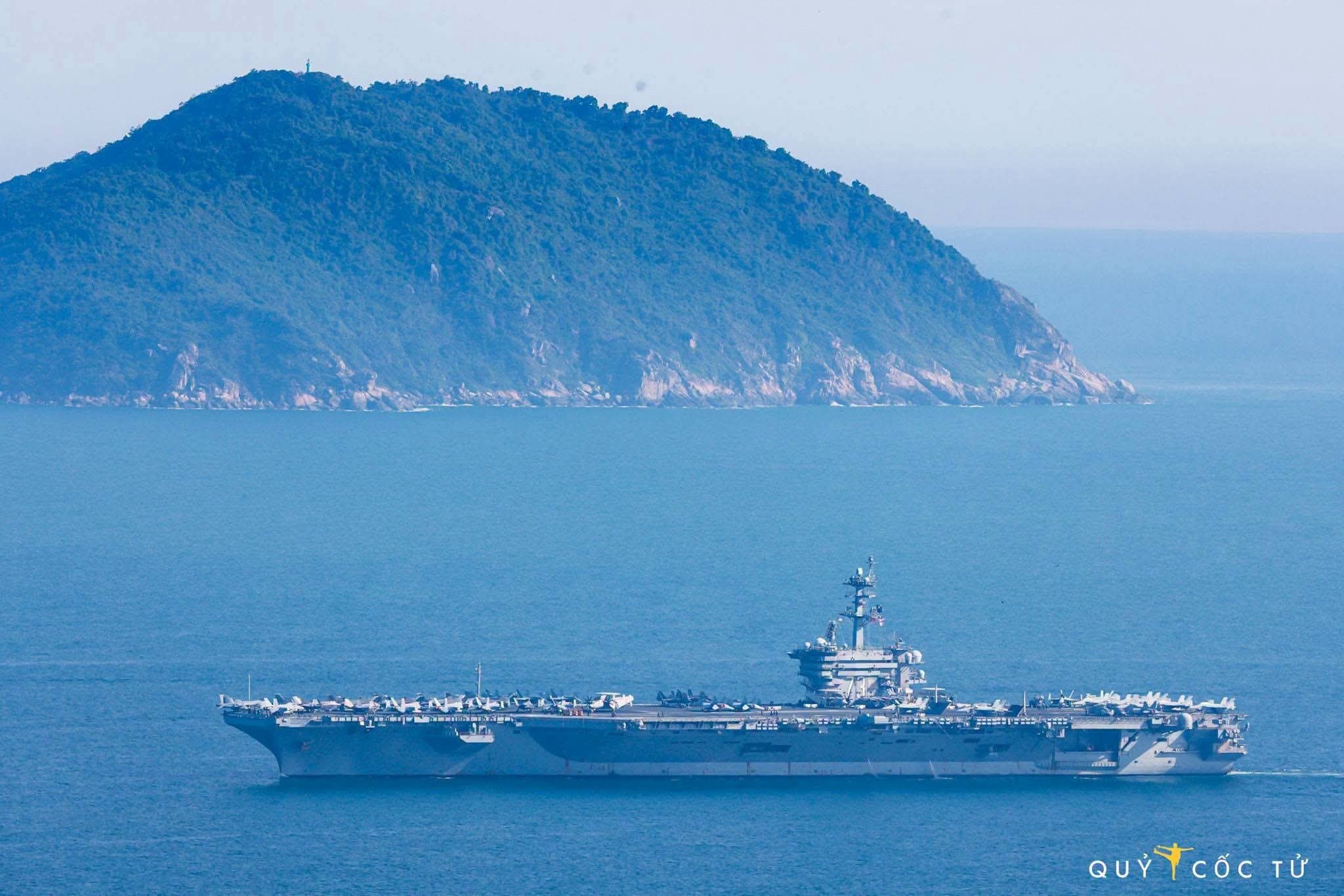 美国华盛顿号航母抵达越南岘港 