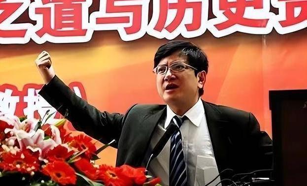 2012年，郑强调任贵州大学校长，强势整顿校风，结果在民主测评时他全校最低，成了