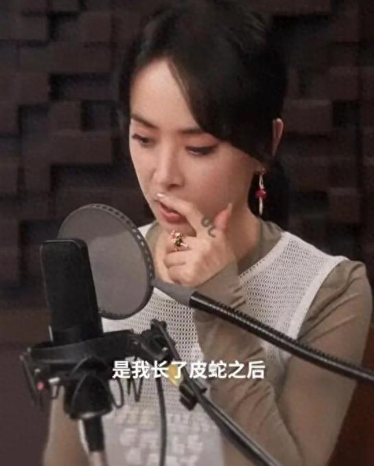 以前舞台上的 “拼命三娘”，如今竟每天九点半就睡？还自曝患上了“蛇缠腰”，网友都