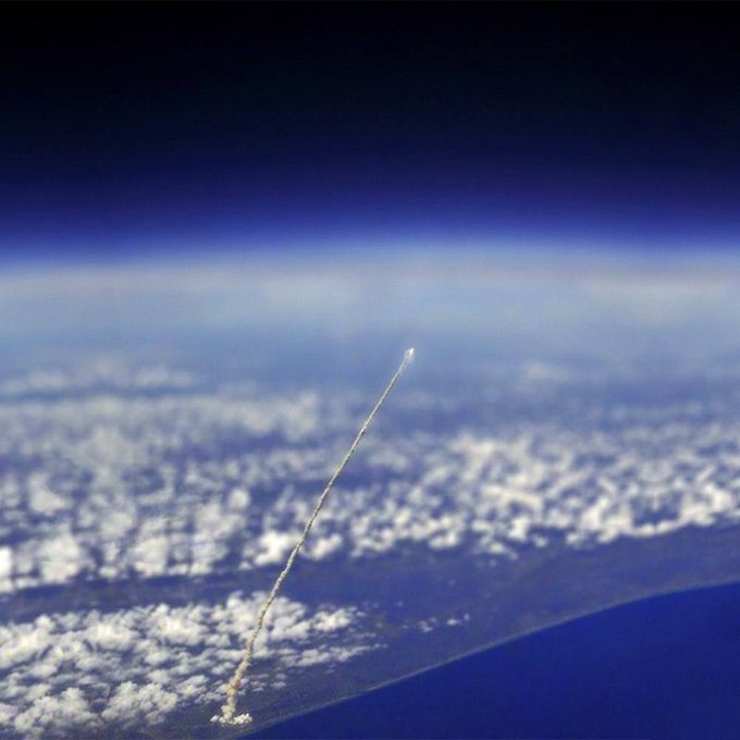 从太空观看火箭发射 ​​​