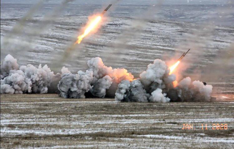 美国又动手了，出动多达20架战斗机。当地时间1月10日，美军再次出动战斗机对叙利