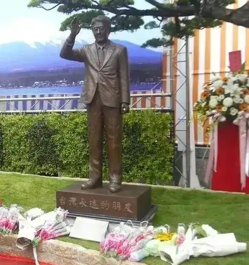 从台湾为安倍晋三立像说民进党的奴性思维
大岛义昌的立像曾经立在大连的中山广场，虎