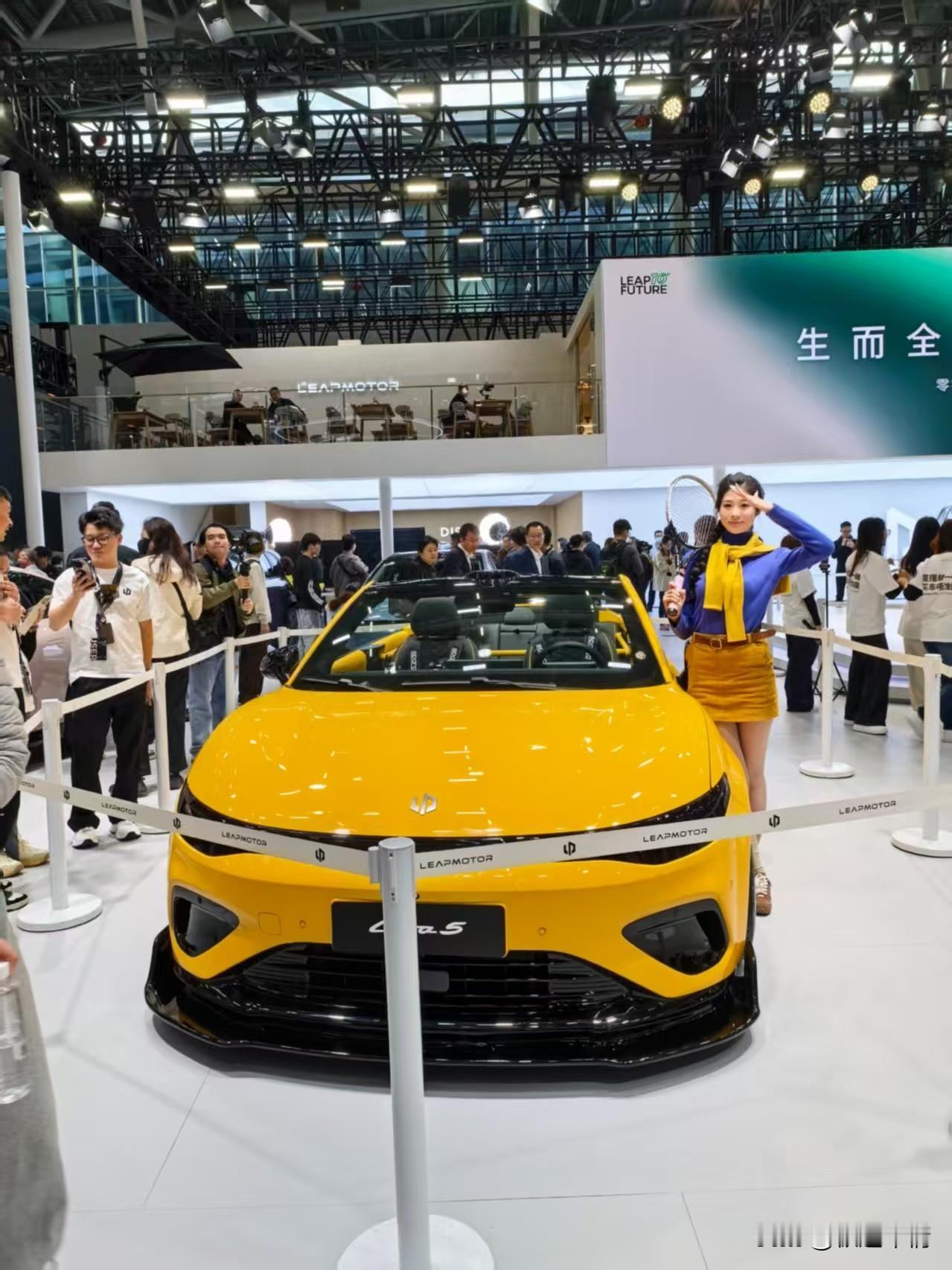 零跑今年卖得特别好，国内国外皆是如此。
今年零跑发布了个性车型Lafa 5，已经