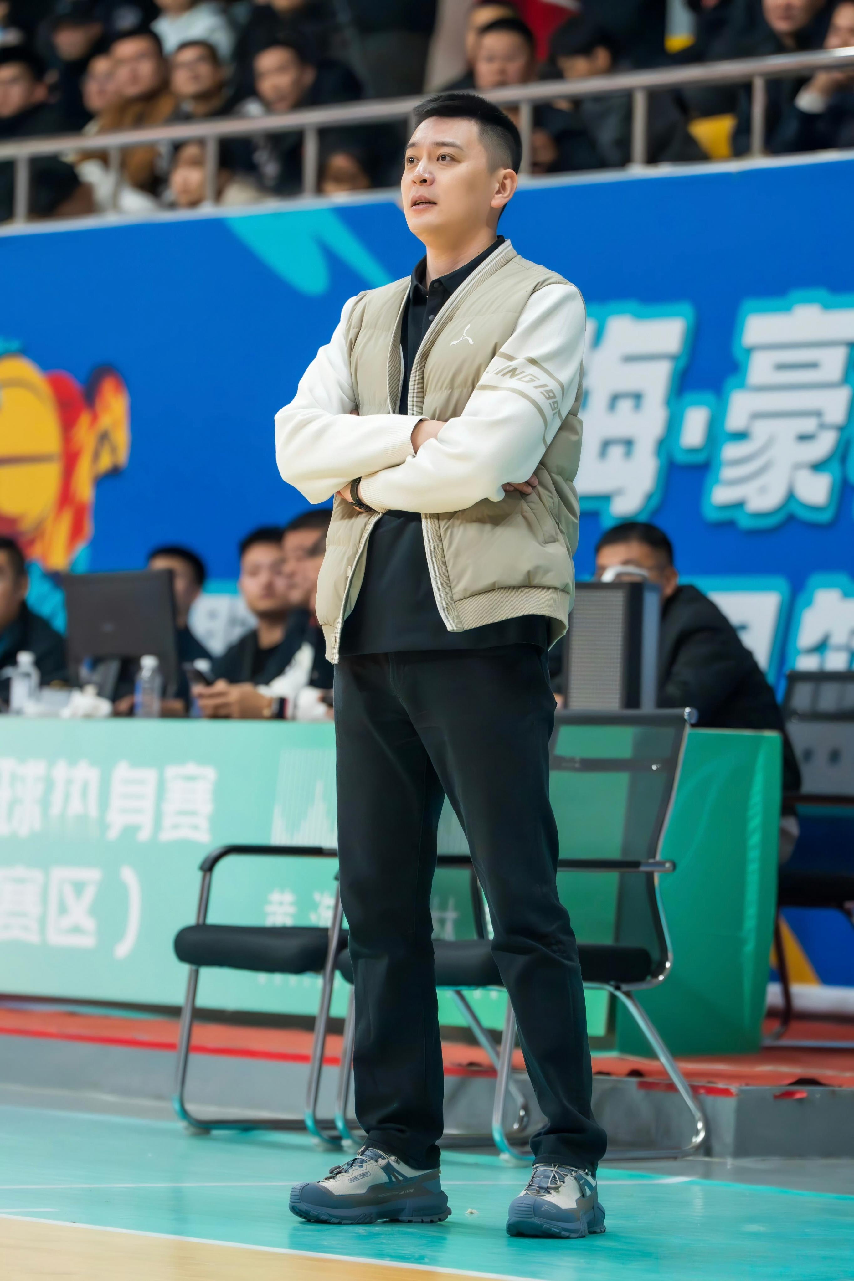 上海一夜入冬，该穿羽绒服了。 ​​​
