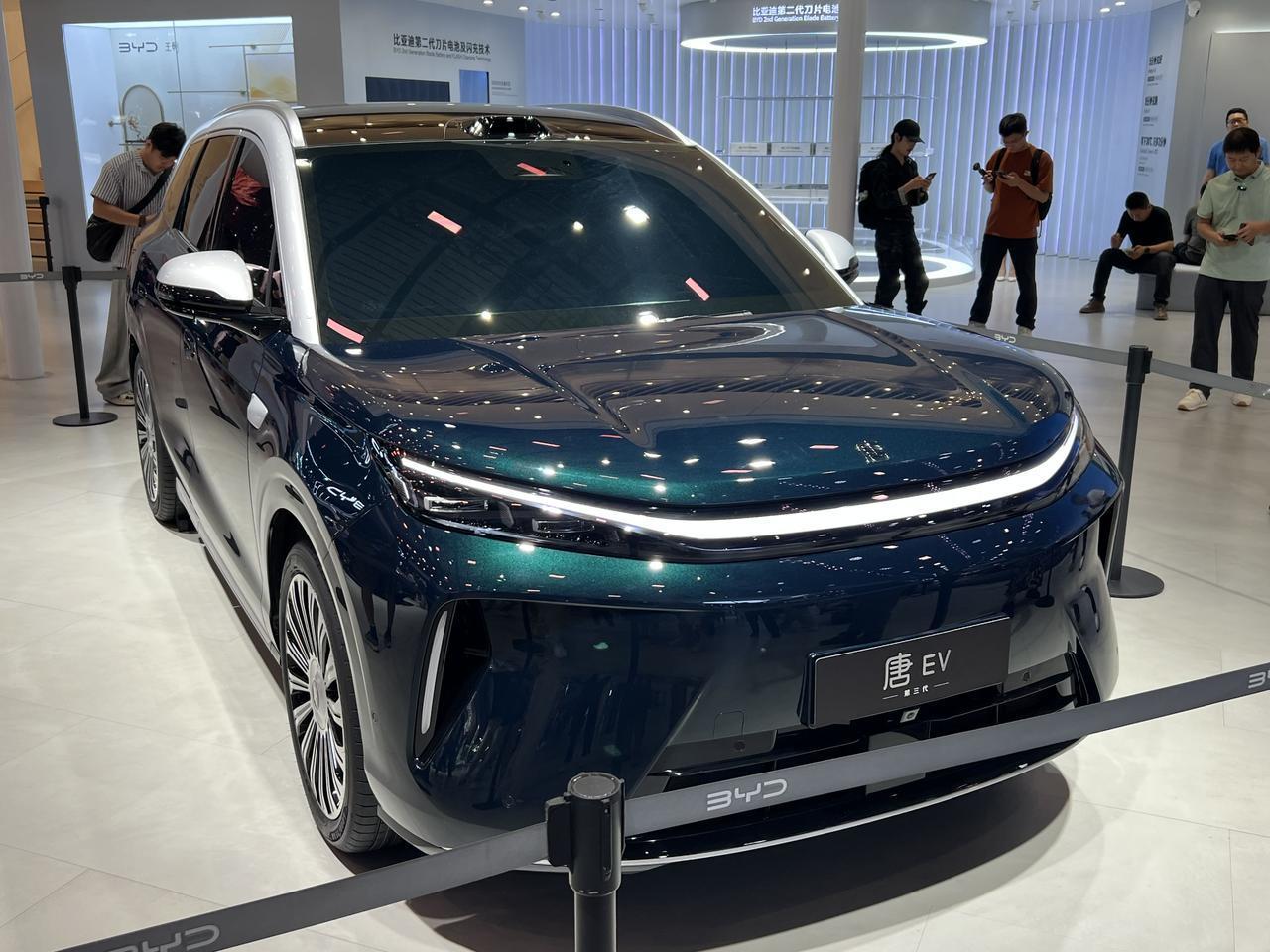 2026成都车展首日，比亚迪第三代唐重磅亮相，凭全方位越级产品力成为全场顶流焦点
