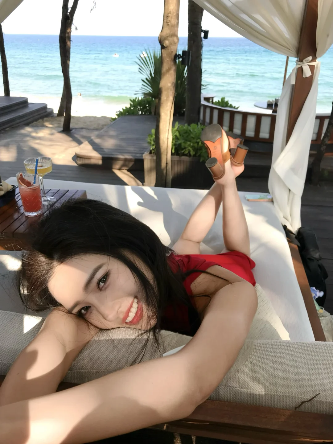In ​​​sunshine and my red ❣️