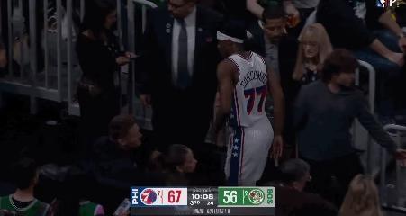 一瘸一拐！新秀埃奇库姆半场狂飙20+5，伤退离场牵动人心

在今日NBA季后赛7