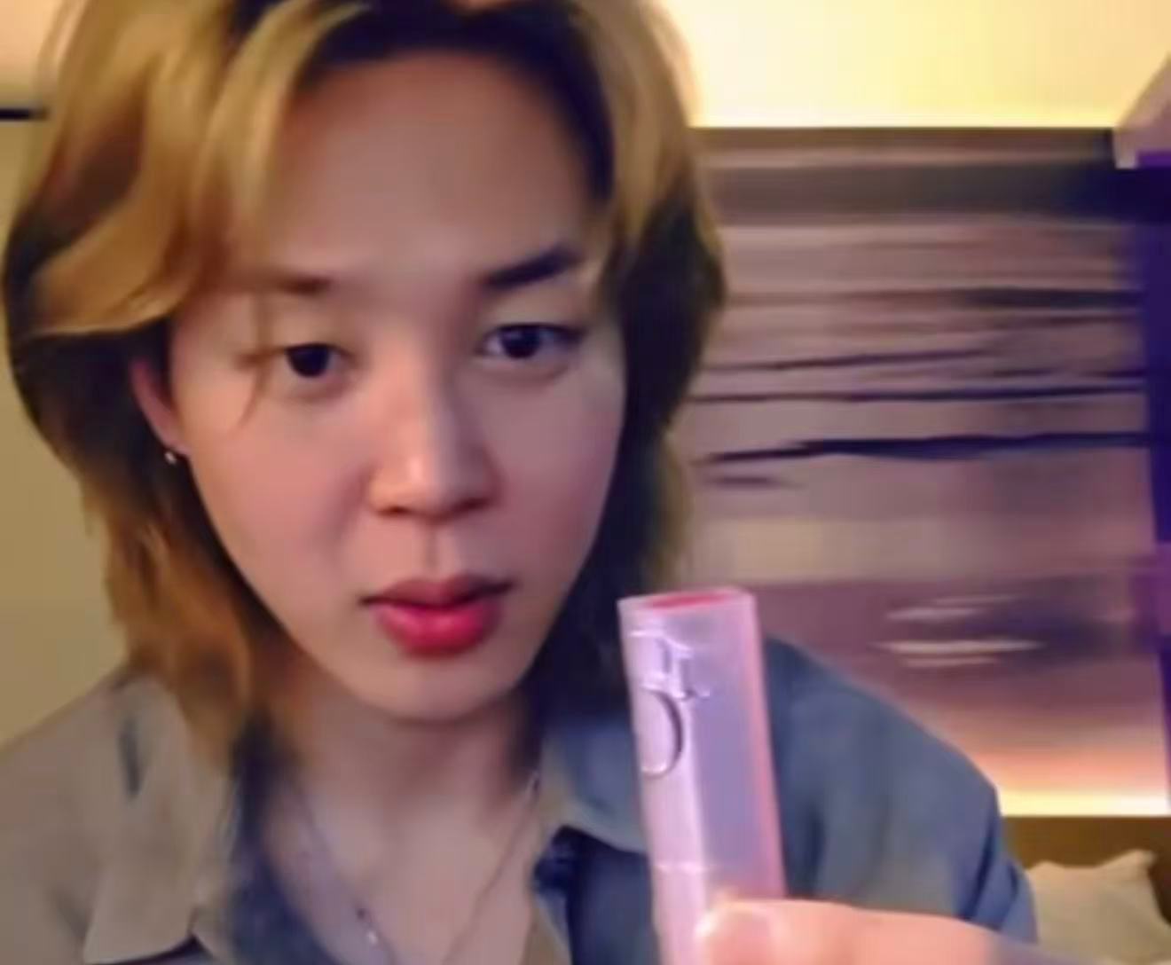 无责任分析！智旻直播用的Dior变色唇膏很像我前两天新孝的031因为视频里看着底