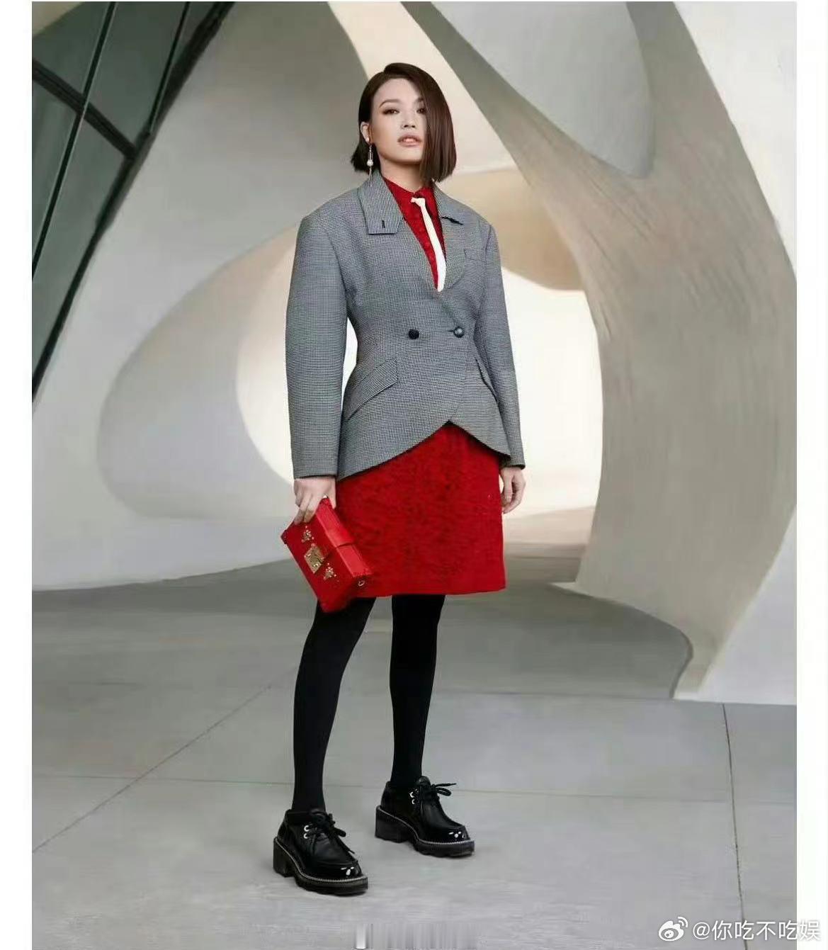 舒淇穿上lv怎么有一种1米5的即视感？ ​​​