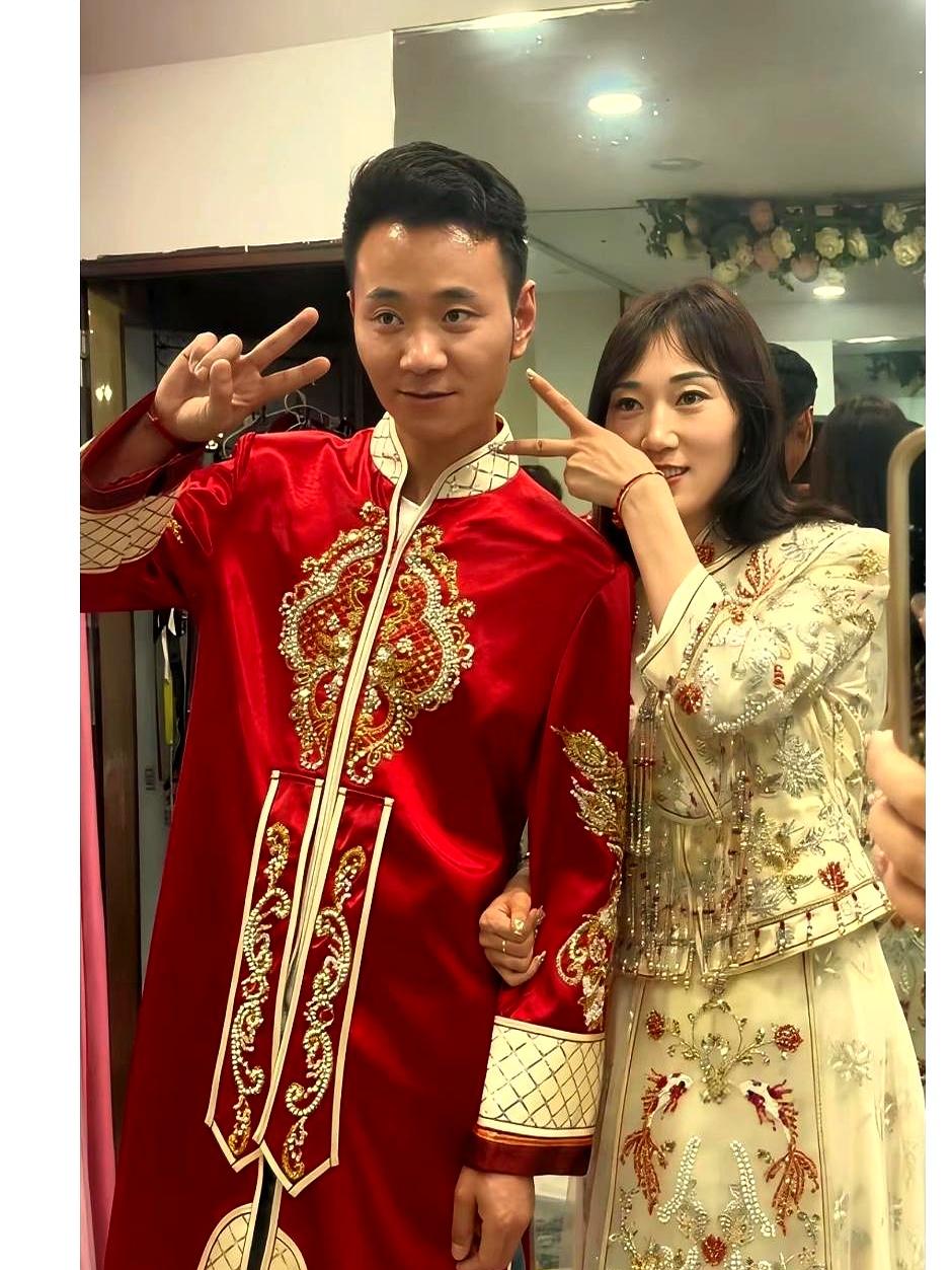 婚姻里最狠的冷暴力，就是把你当空气。
历怀远那句话说得很实在，两三个月分屋睡，最
