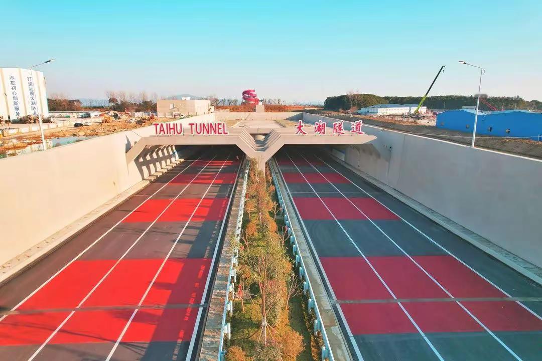 你知道有一条隧道被称为索马里隧道吗？那天把我笑晕了，只有索马里海盗，怎么还有索马