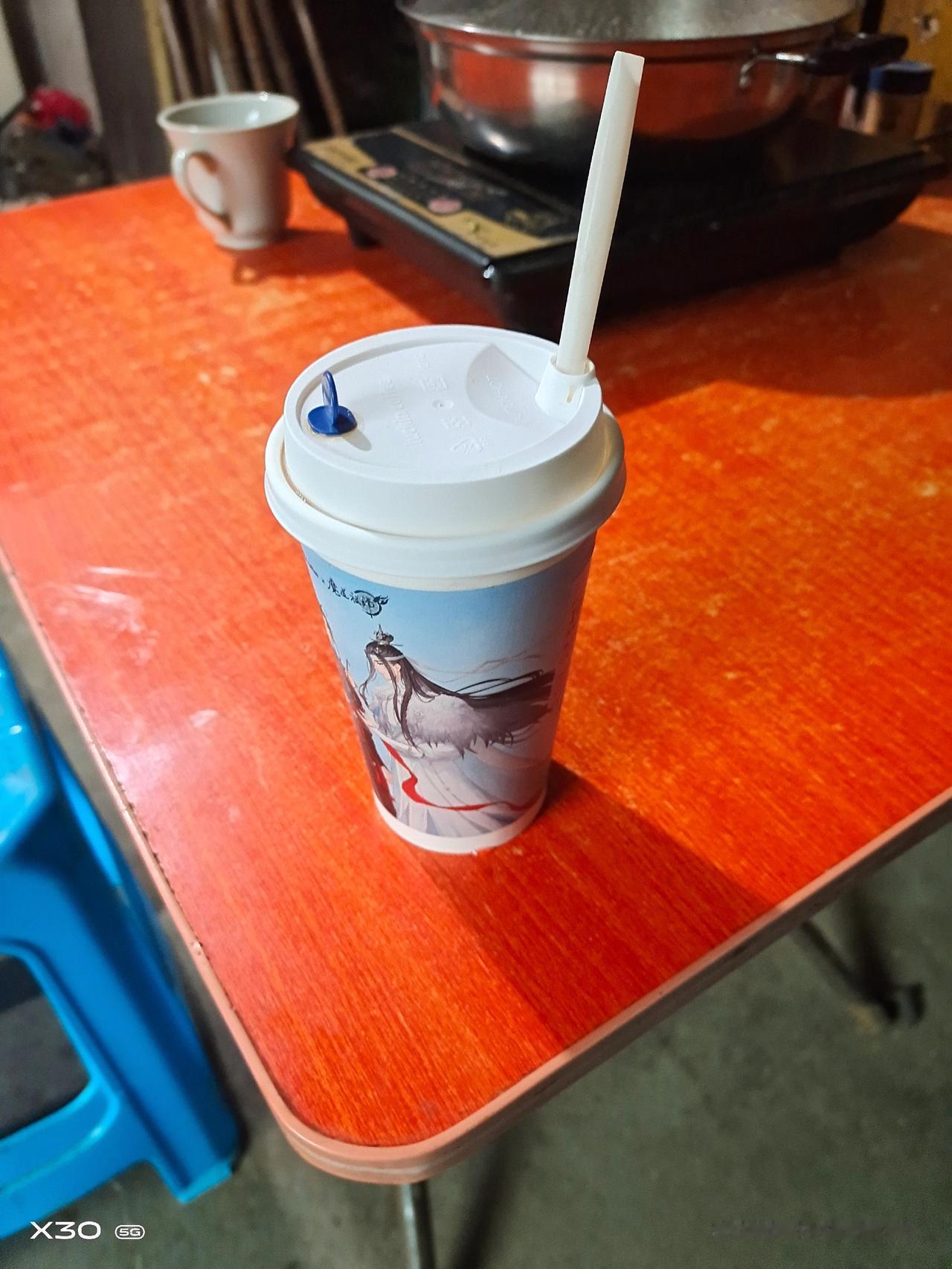 囤瑞幸10次卡必冲生椰拿铁！平均一杯不到10块太值了！椰香浓郁不甜腻，咖啡味柔和