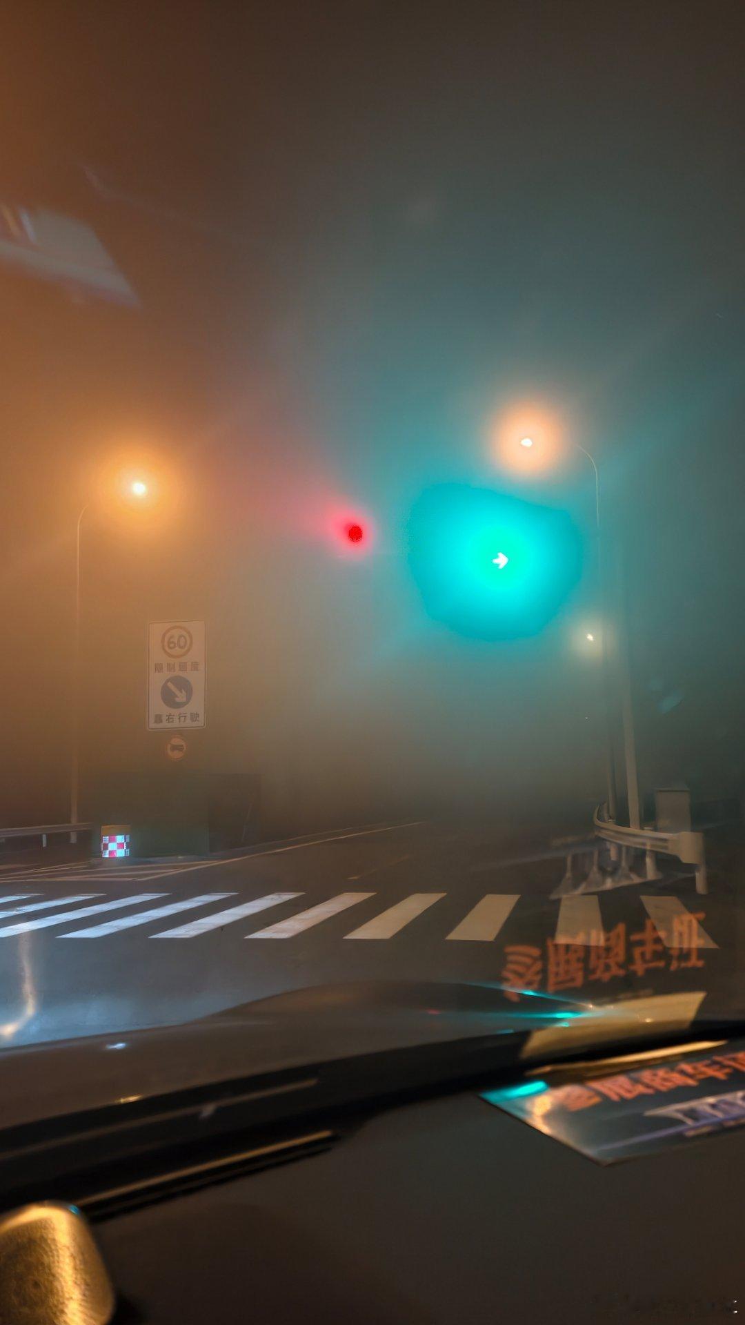 一年一次的北方大雾弥漫来了这时候要是有台新款坦克500一点都不慌因为它有红外线夜