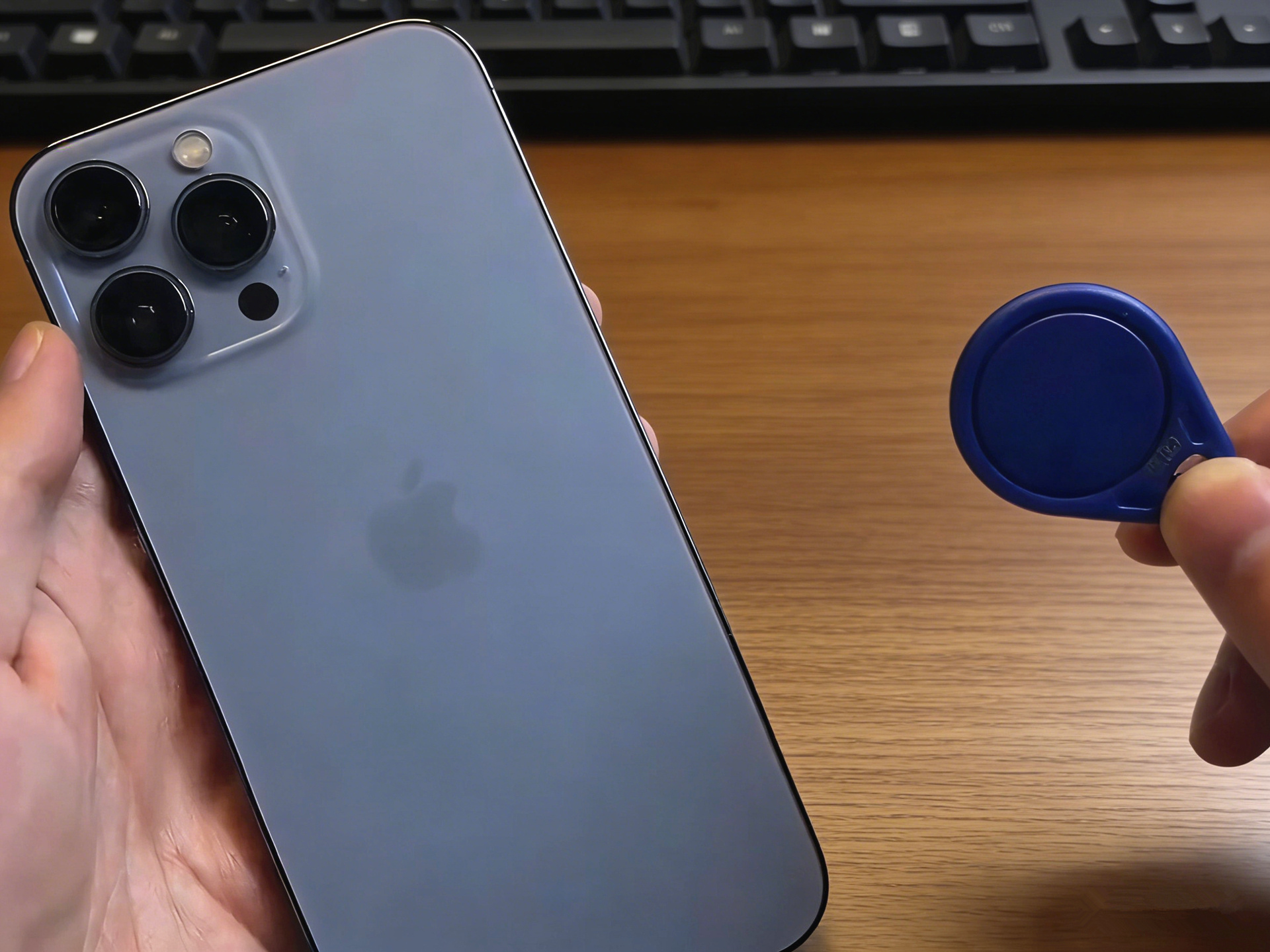 iPhone可添加门禁卡可写入加密 又是注册公交卡又是整读卡器的，安卓那边单机分