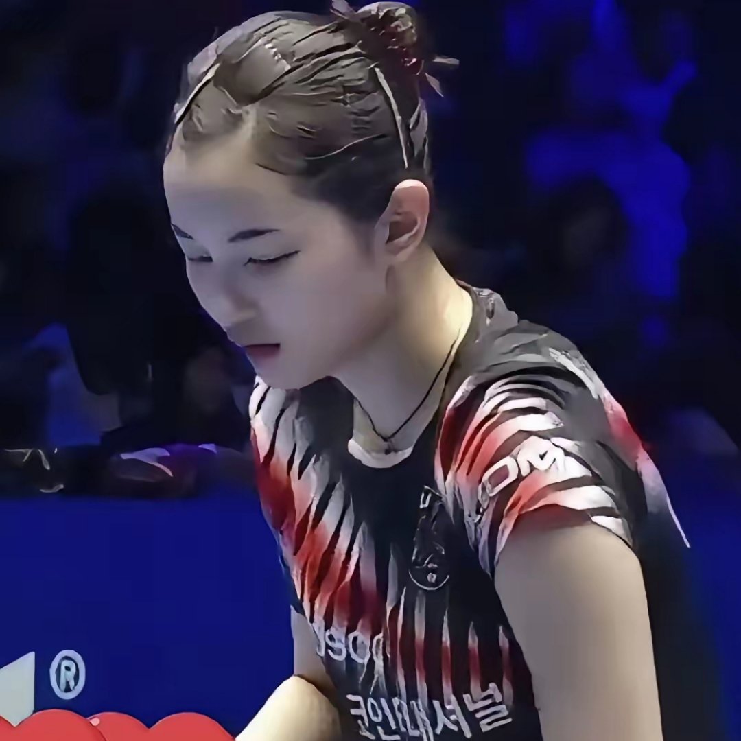 金娜英长着一付人畜无害的天使面孔，别说男人了，女人都喜欢。说实话每次看她打球结果