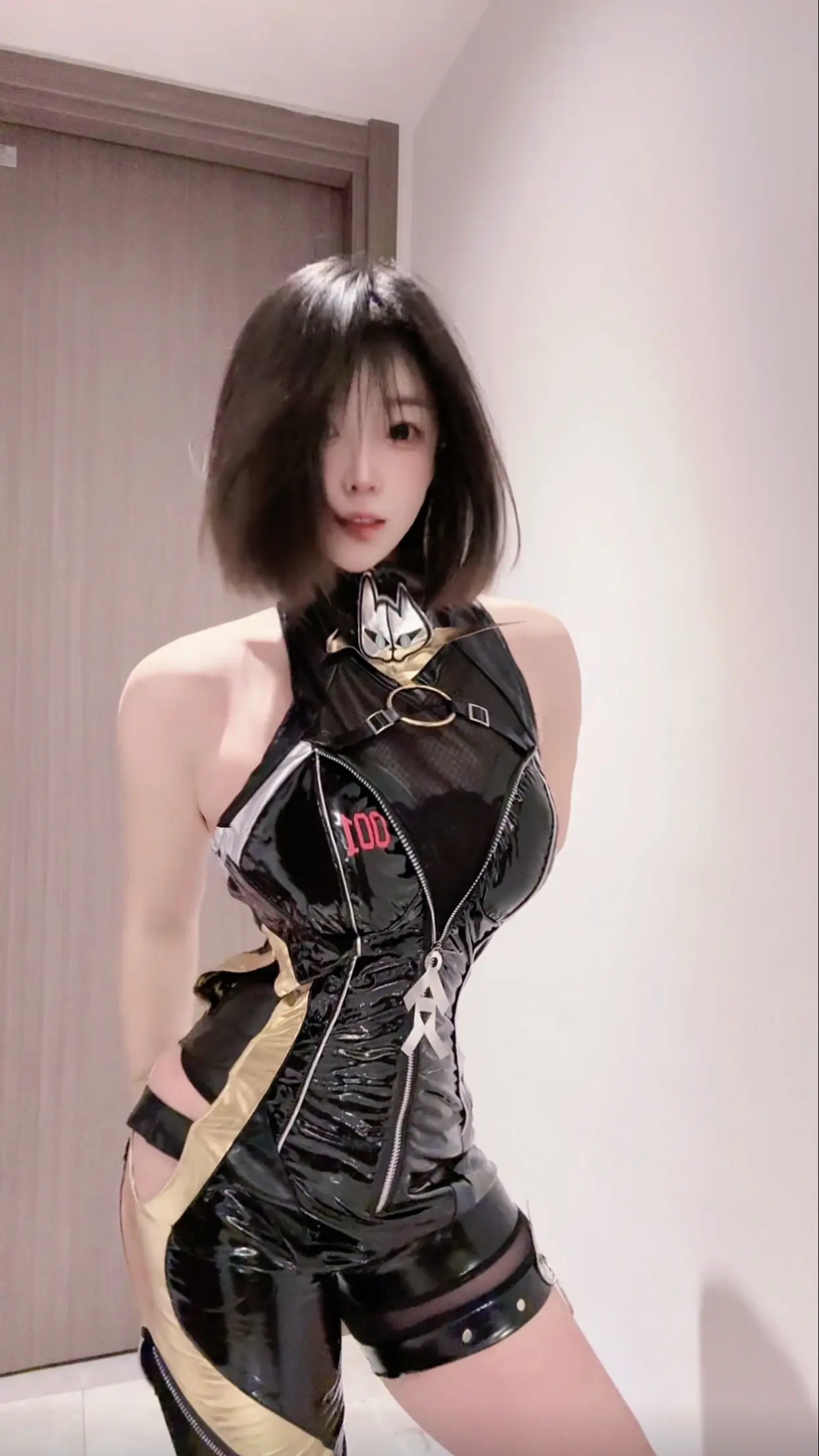 看出来这是谁的衣服了吗
