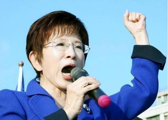 8月15日，洪秀柱突然抵达广东，从中山台商工厂直奔阳江开渔现场。
 
她这次来，