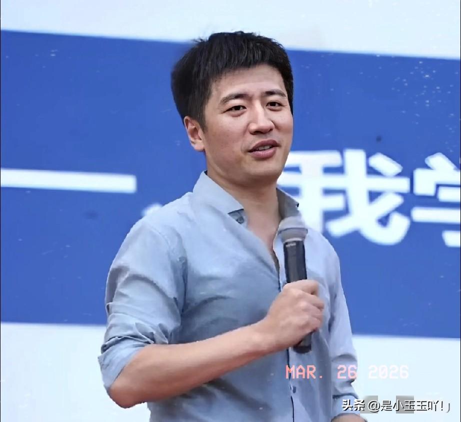 大家发现了没，

张雪峰的公司有一个特别的规矩

那就是，

员工换新车第一天必