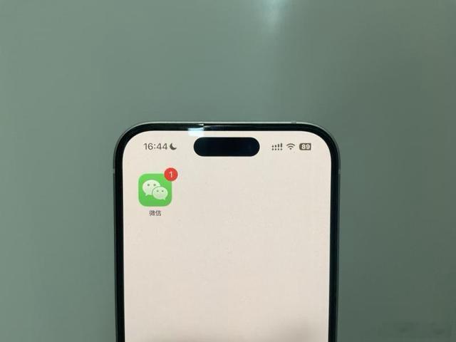 朋友圈改版有网友称发现微信朋友圈布局有所变化，文案从配图右侧移至配图上方。腾讯客
