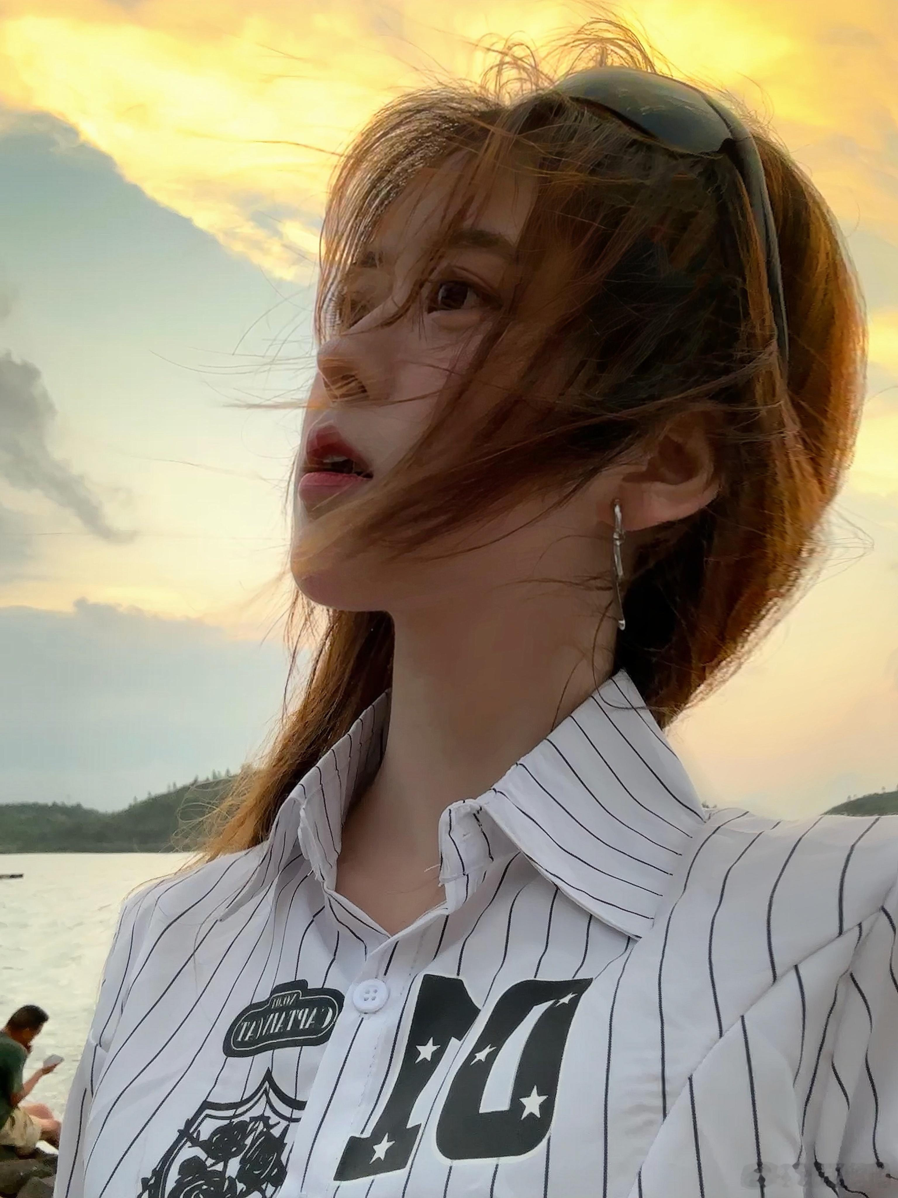 🌇🌆多喜欢me一点吧  ​​​