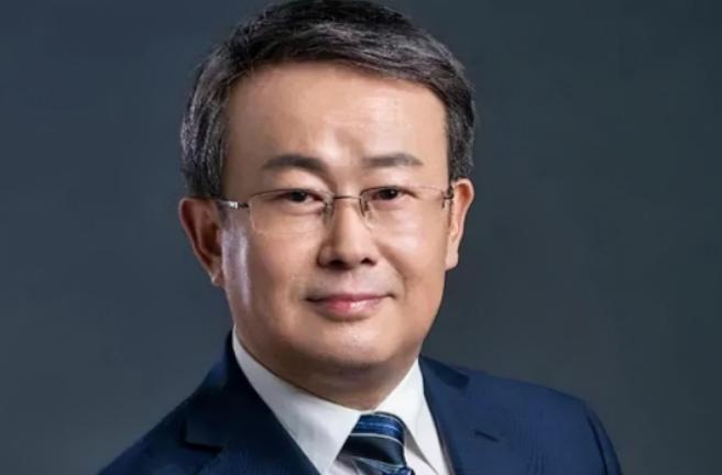 项立刚最近公开发文甩出一句灵魂拷问：为什么每次华为拼尽全力取得技术突破，第一个跳