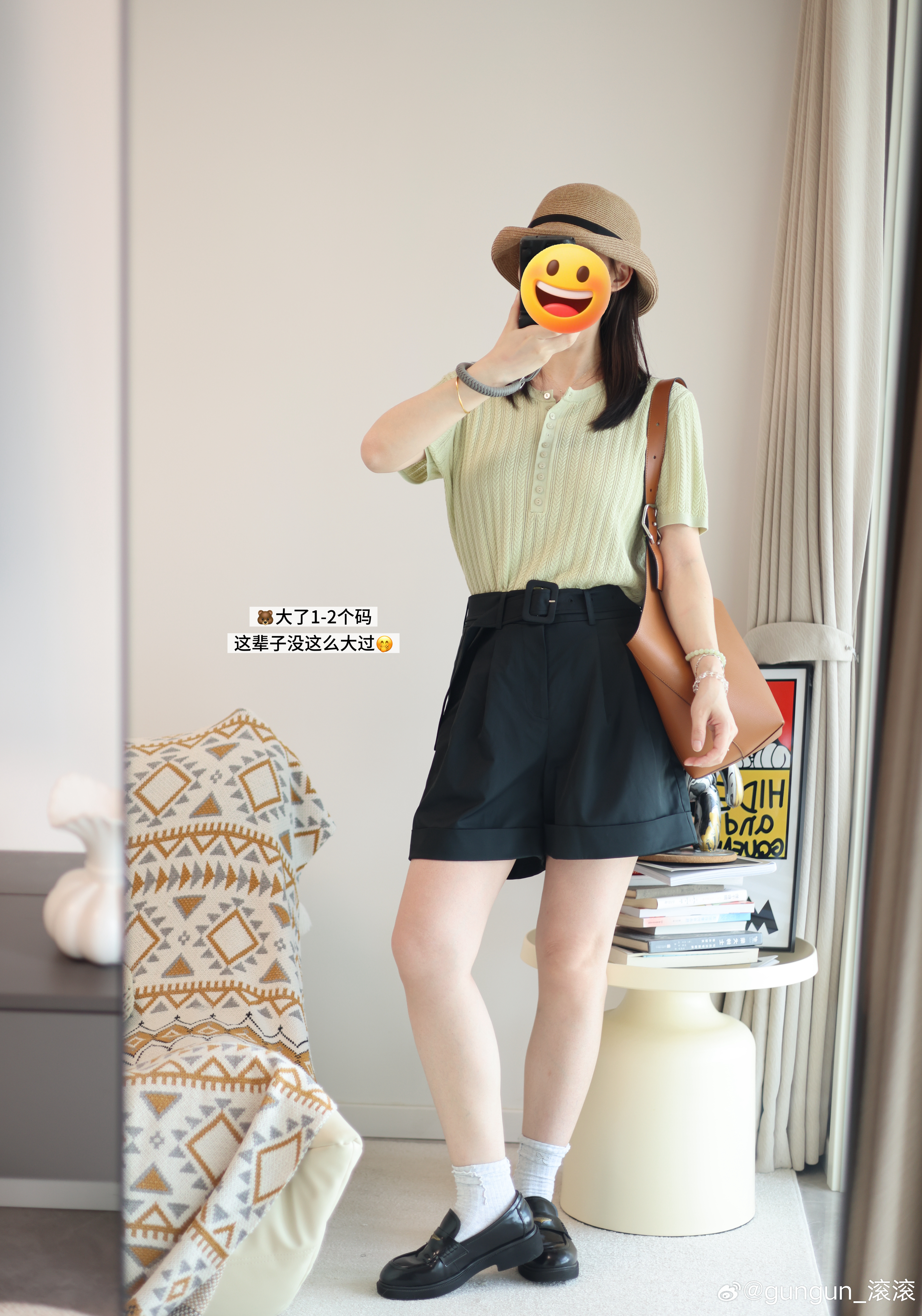 早呀，今晚八点小莹新地址60支莱赛尔羊毛凉感纱线，亨利领小衫，贝壳扣均可打开，修