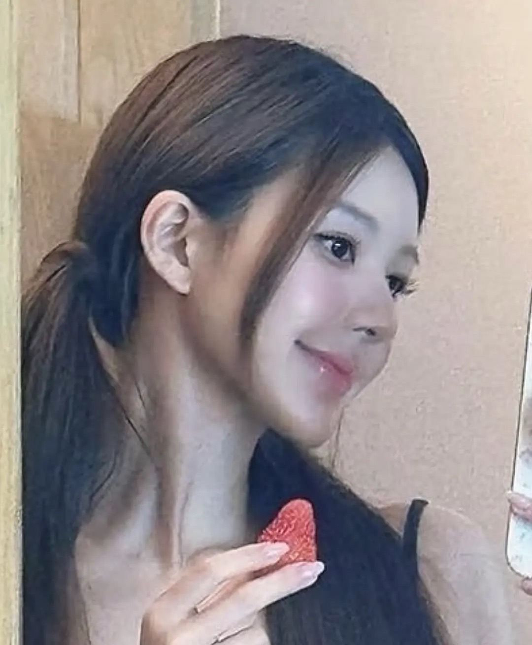 赵露思最新ins照片又被审判，真的像网红吗？ 