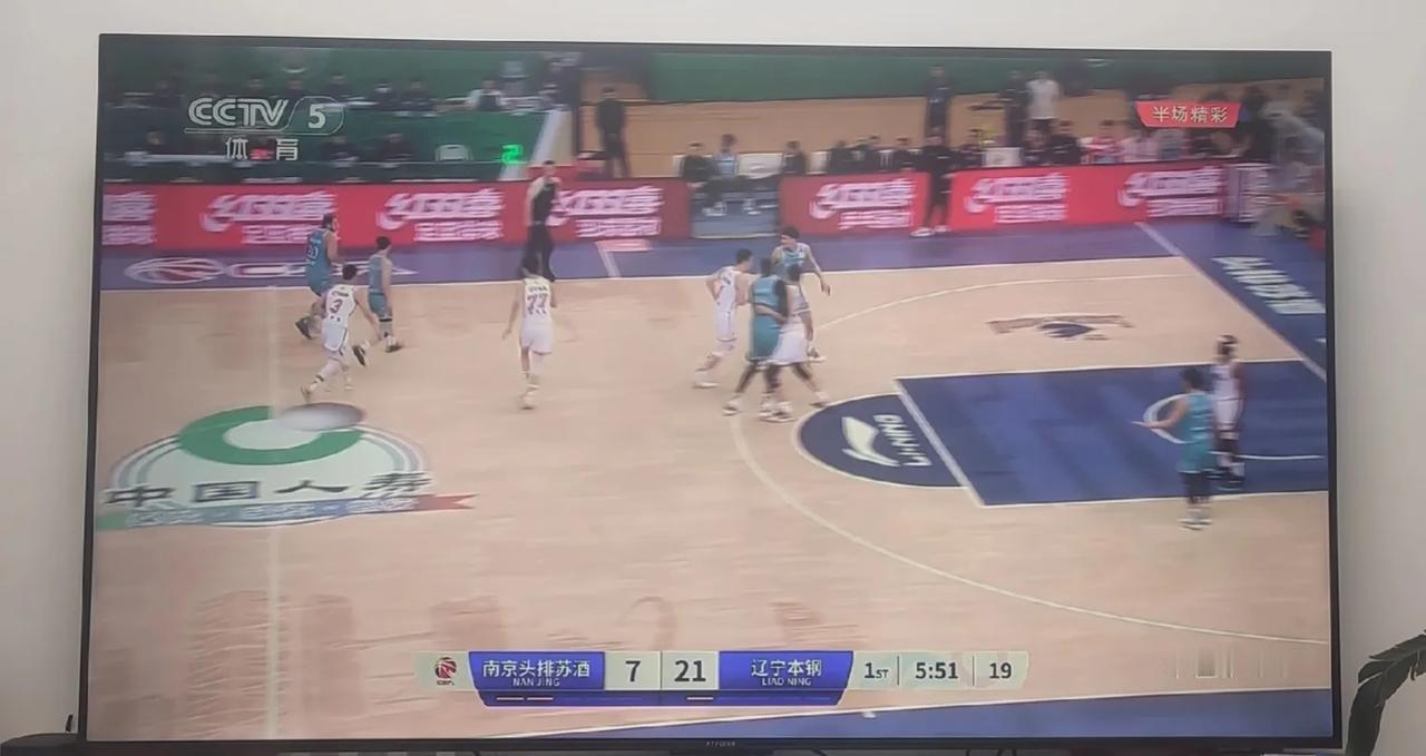 20岁的林葳，场均得分接近20分的希望之星，这是本赛季第一次在央视大屏幕上亮相。