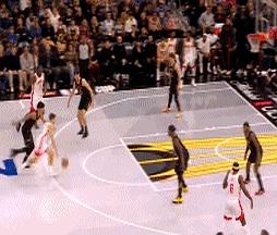 火箭打勇士第三节最后时刻，谢泼德这扣篮直接把我看愣了！  
 

先在外线露三分