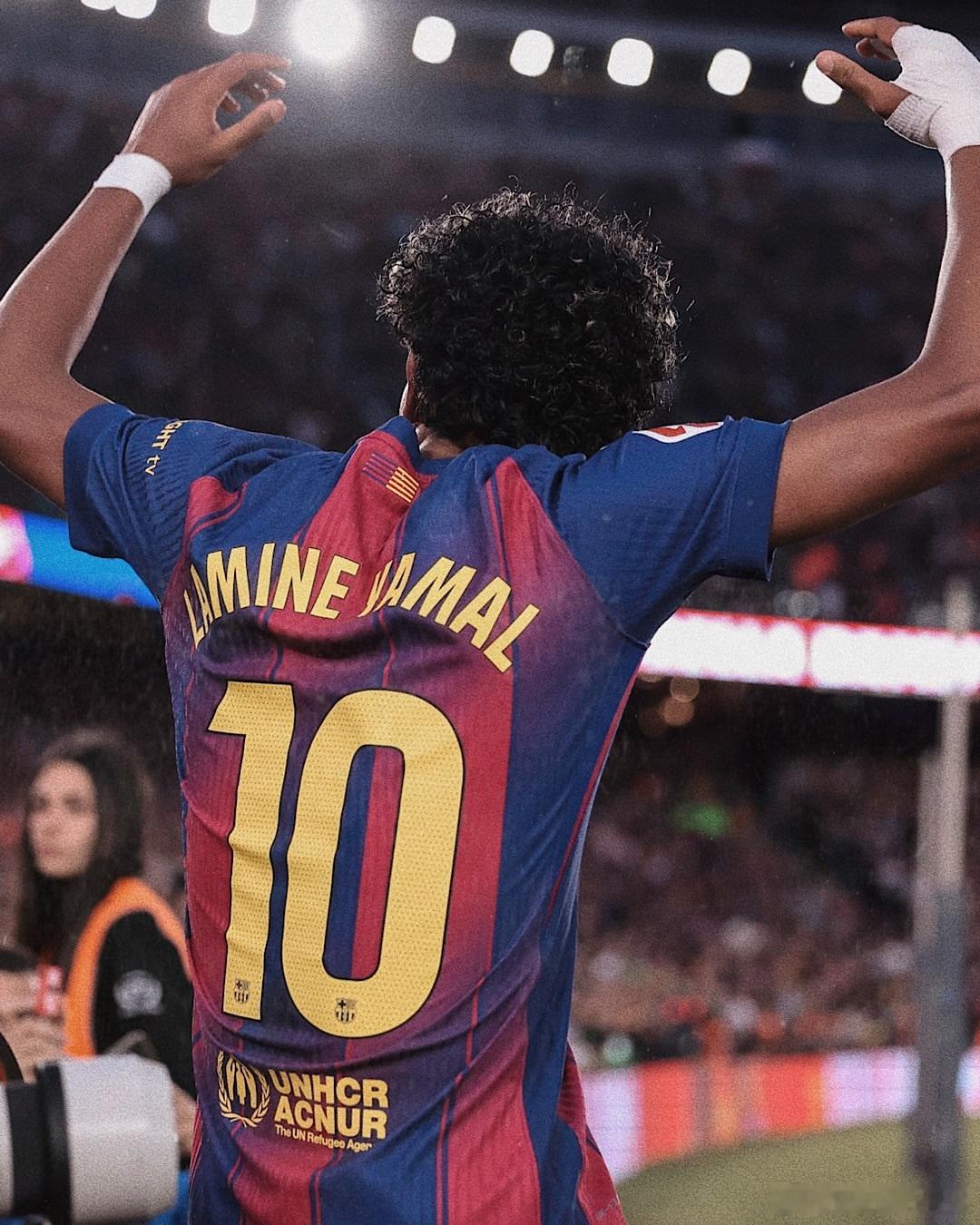 Lamine Yamal is effortless. One goal, tw