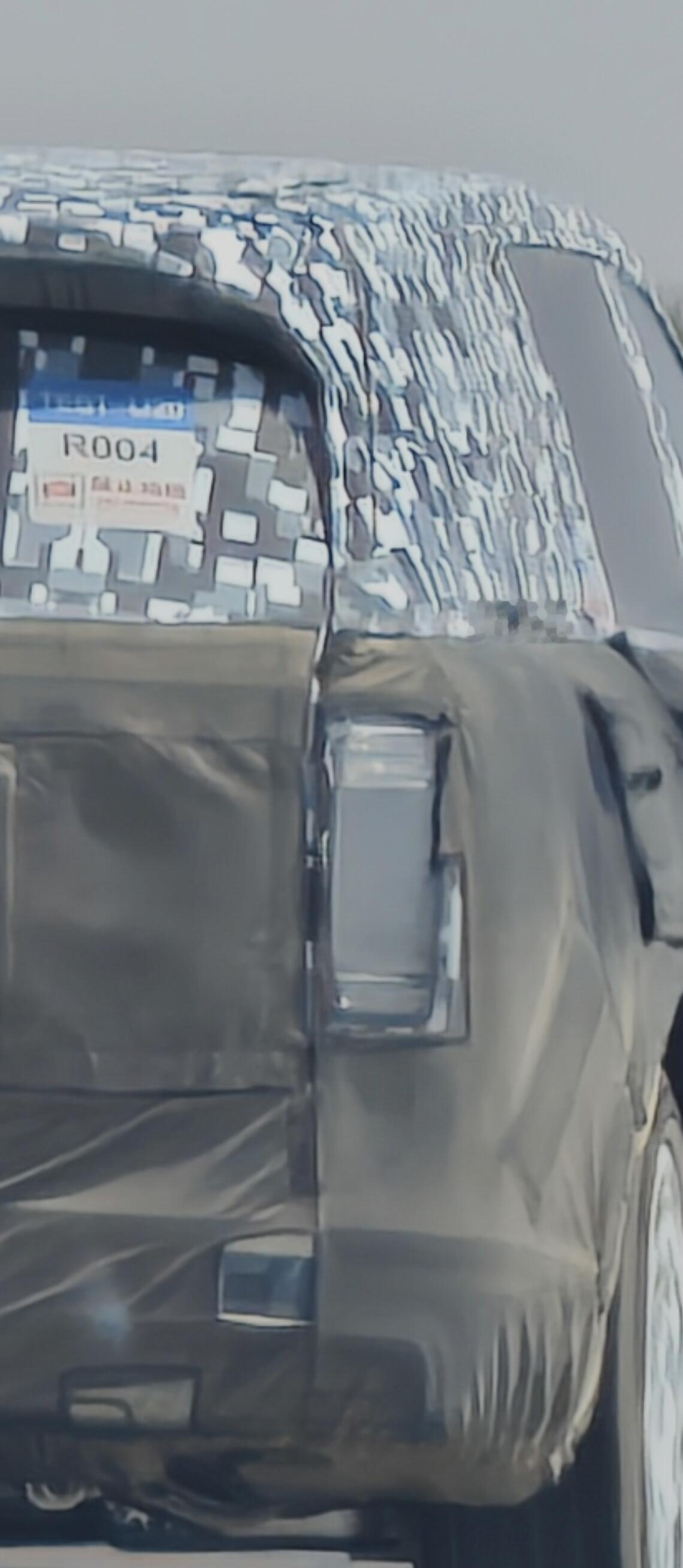 网友偶遇吐鲁番尊界路测车 ​​​