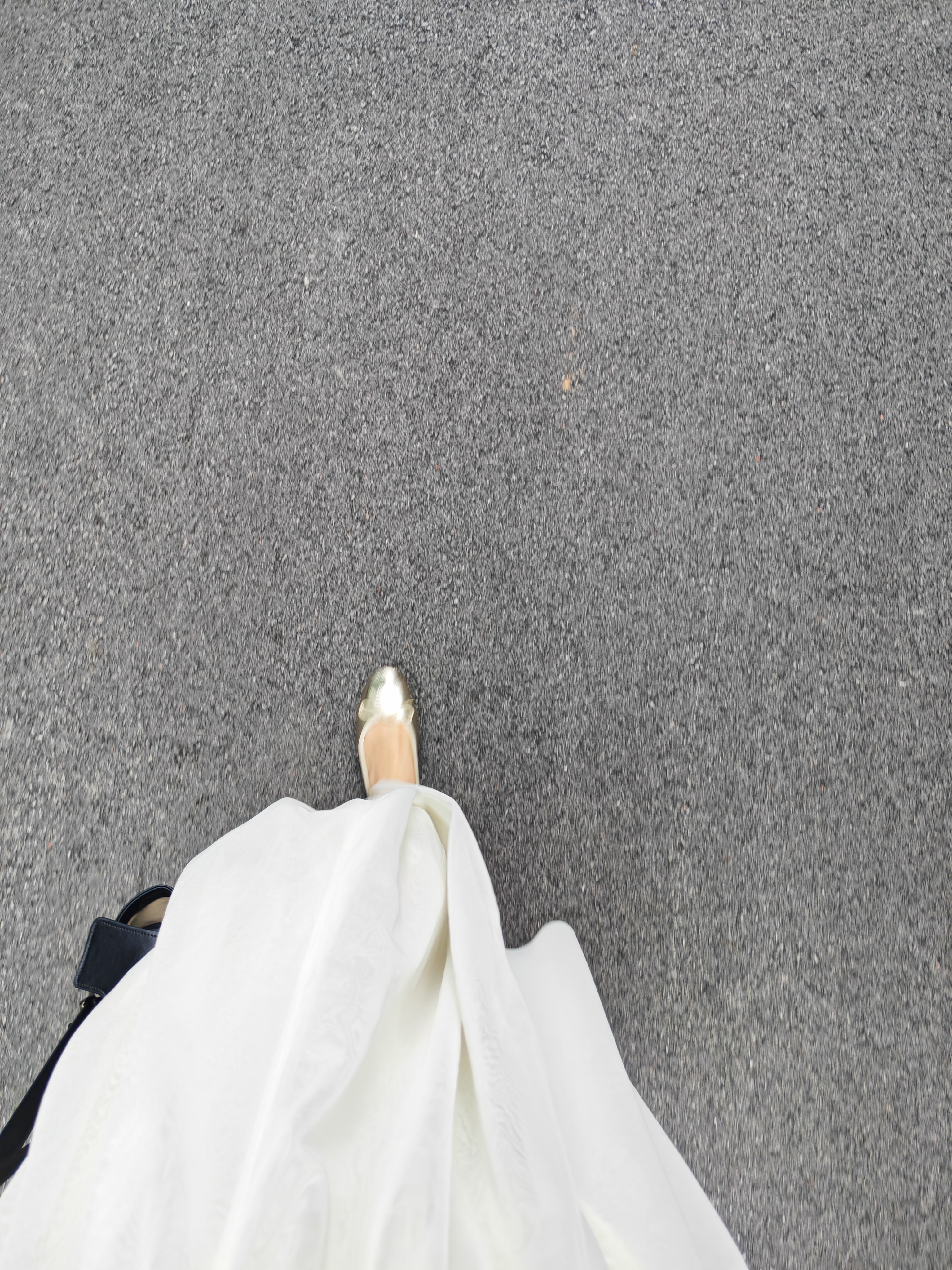 ootd|穿白裙子芭蕾鞋，走路的时候就忍不住拍拍拍