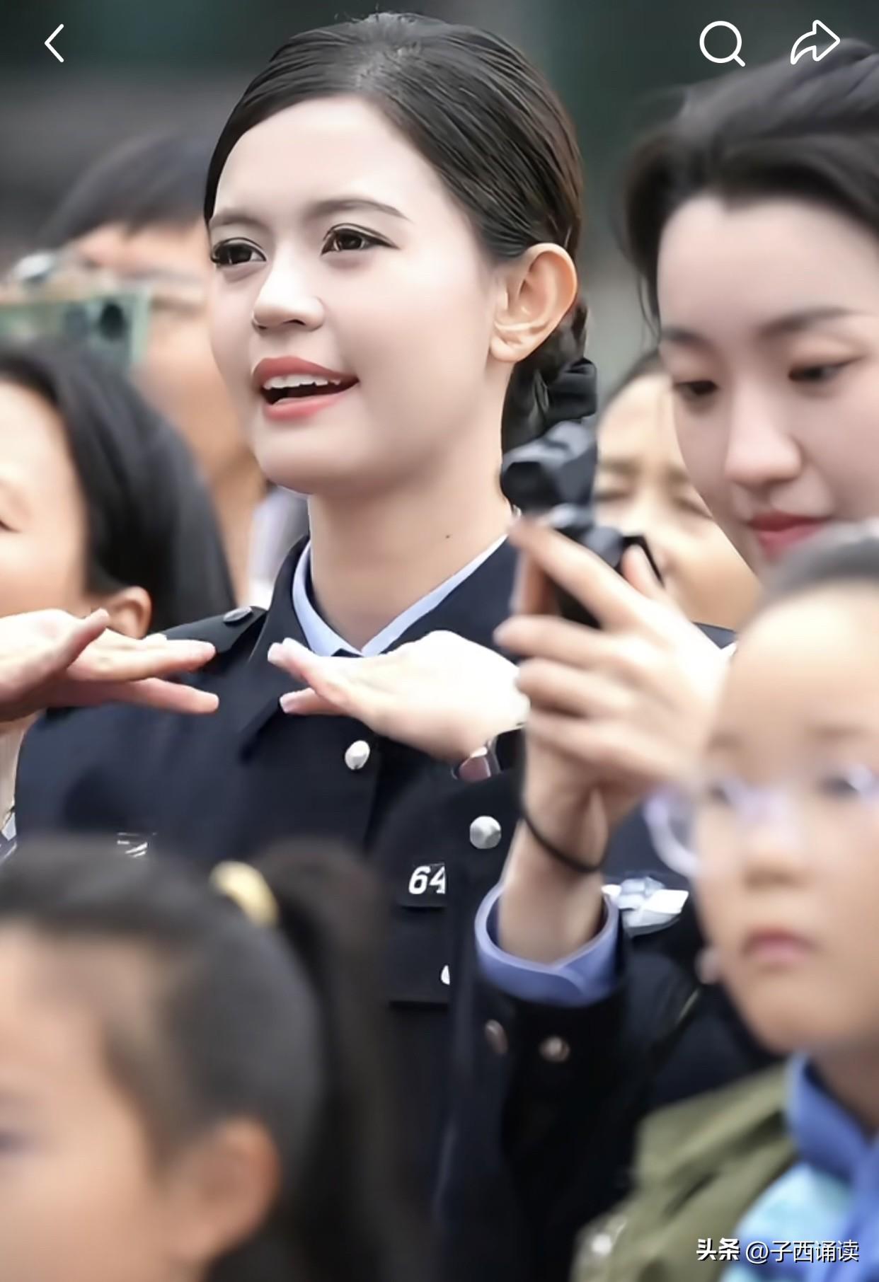 看看，这位能评得上最美女警察吗？