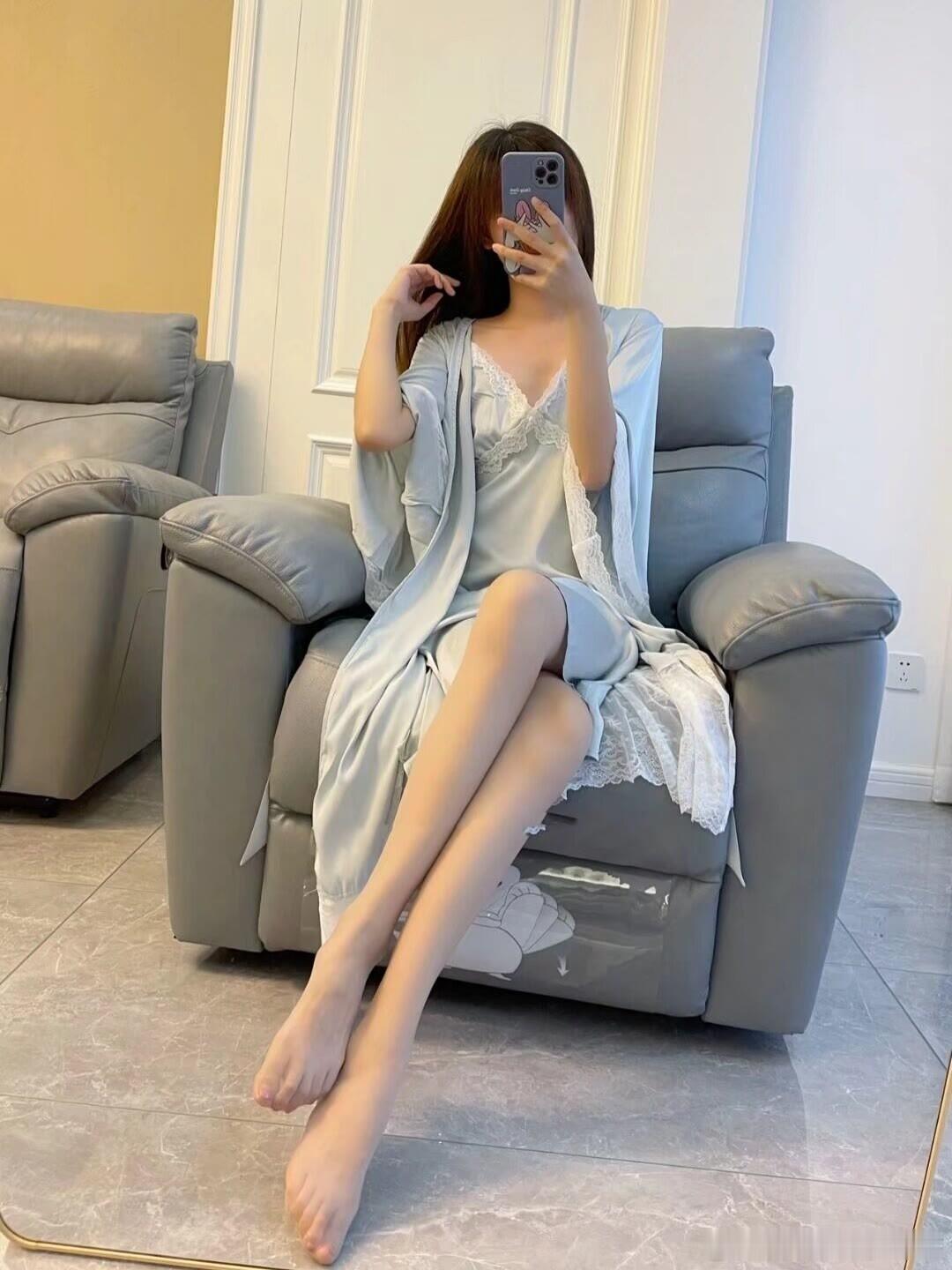 十一哪哪都堵，我决定窝在家里看你们的堵车资讯😝