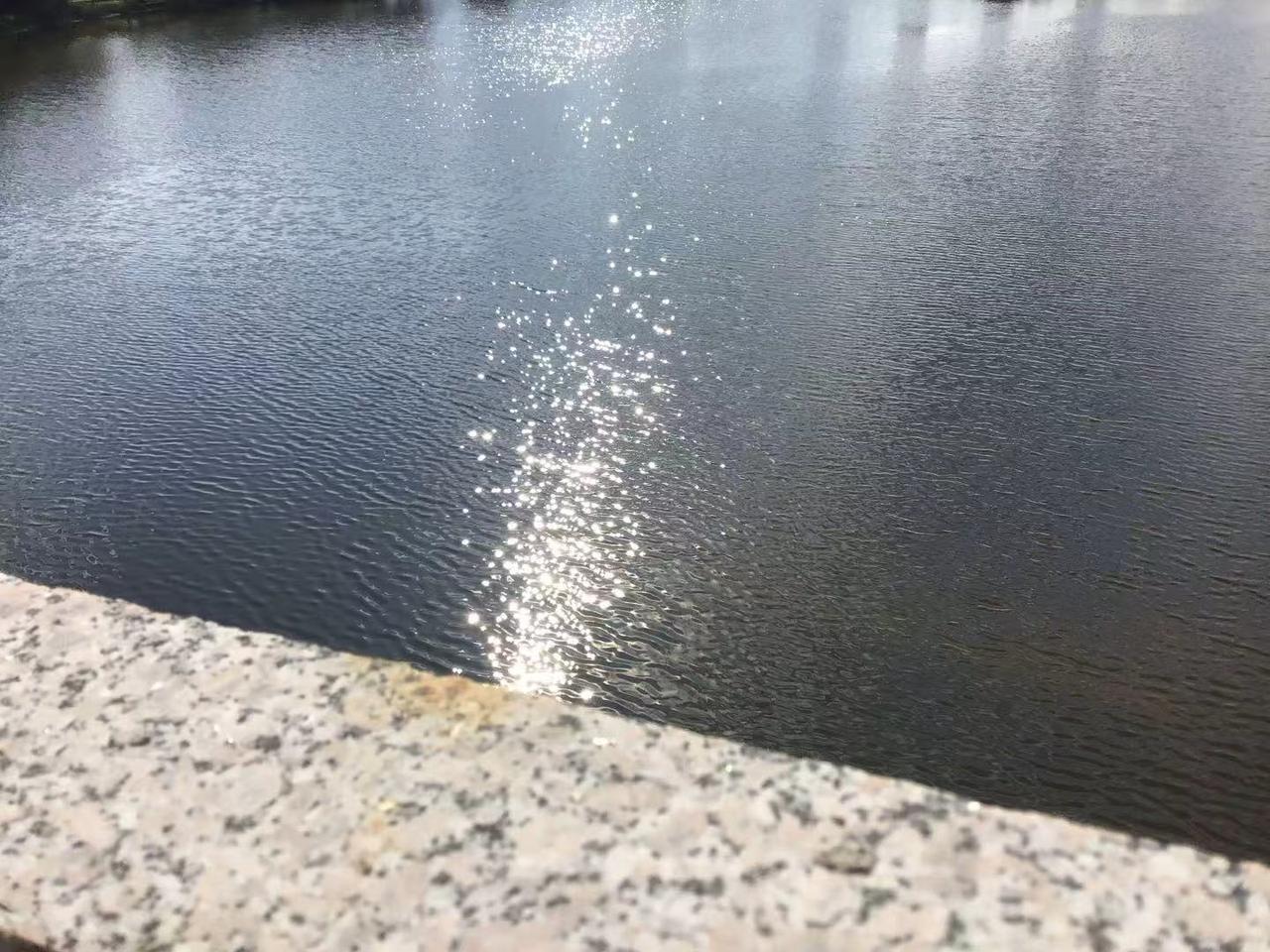 静静的湖面