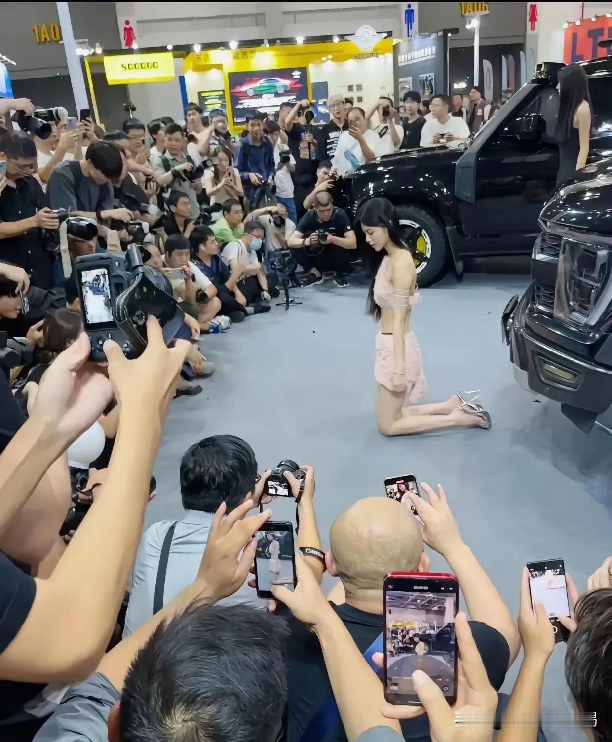 当一个人的人格都没有了时，那美又将从何而来呢？

“美”这个词，说起来简单，但要