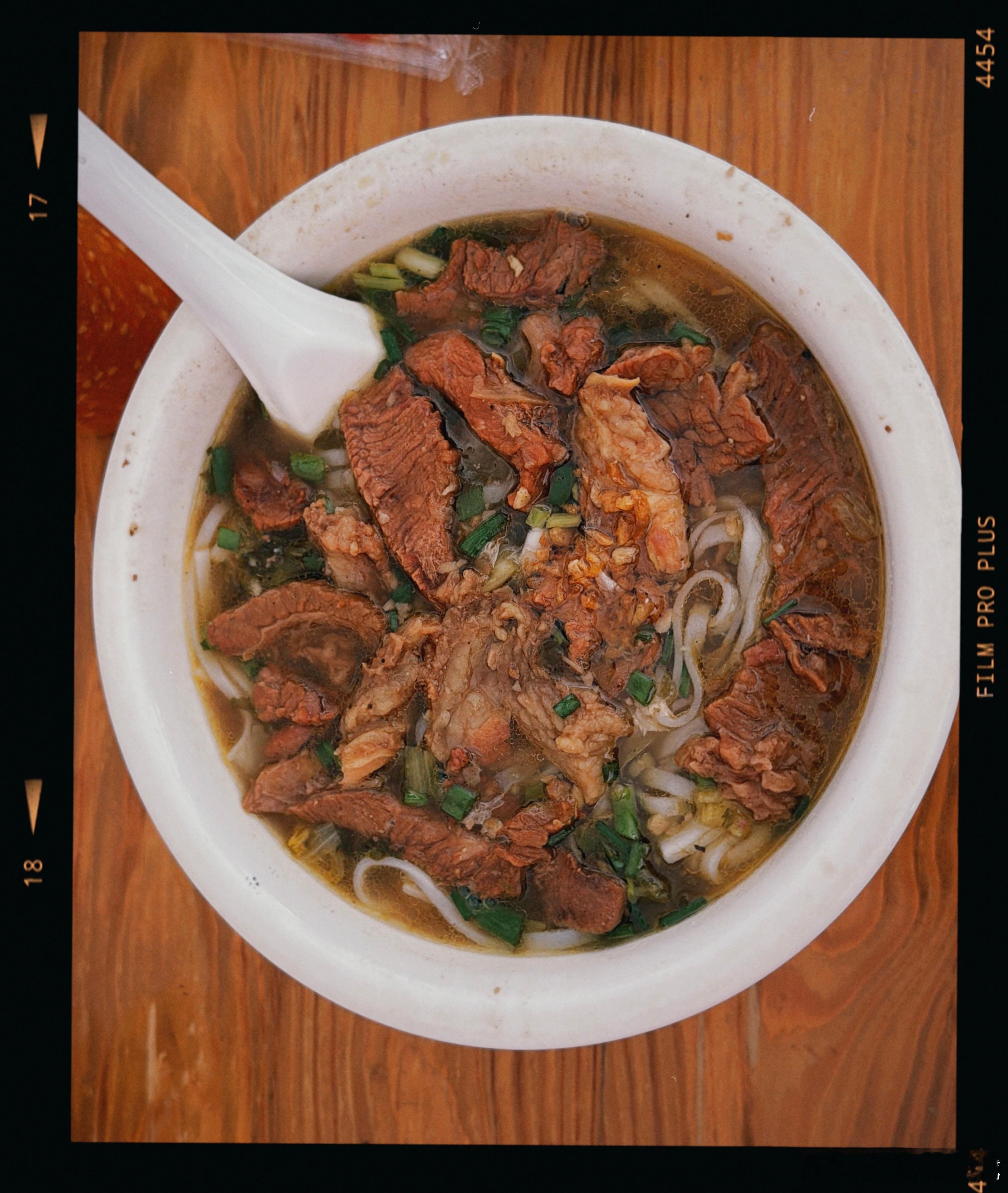 海南牛肉粉！怎么这么好吃！随便走进一家都好吃！ 