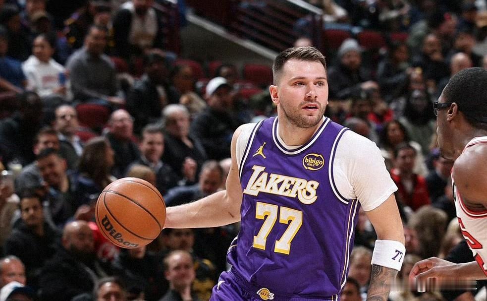 湖人击败公牛，东契奇成为湖人最快拿到2000分的第一人，谁是本场赢球最大功臣一目