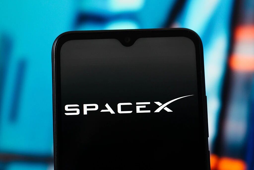 马斯克宣布，将其人工智能公司xAI并入太空探索技术公司SpaceX。此举旨在整合