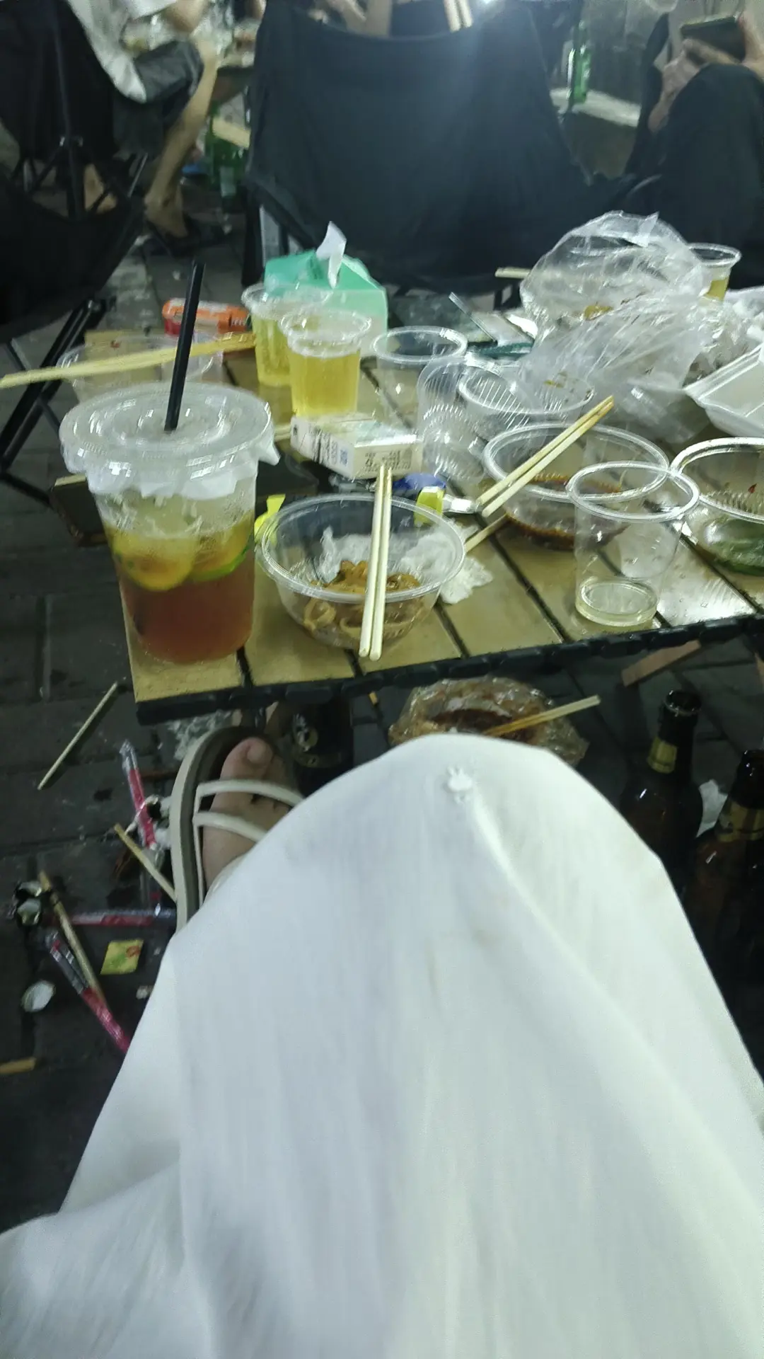 趁我喝多了，多和我说说话，等清醒了或许就说不出来了...