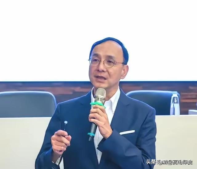 一场活动，缺谁谁尴尬！

两天前的七七抗日纪念活动在黄复兴党部举行，意味着台湾地
